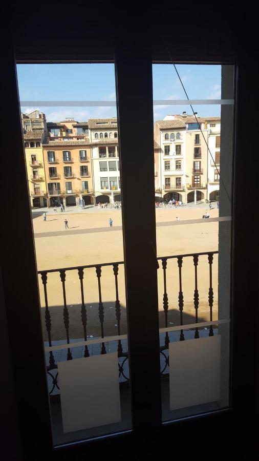 Apartaments Vicus 2 Con Vistas A La Plaza Mayor De Vic Exterior foto